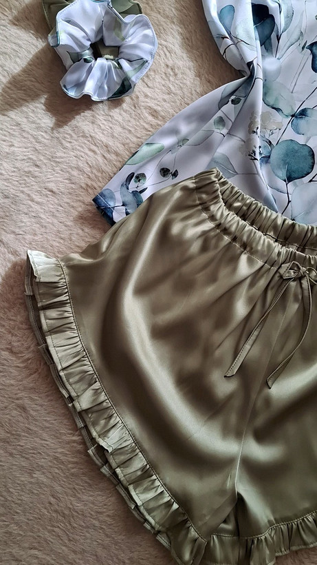ست لباس خواب ساتن مدل تاپ و شلوارک